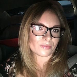 Meet your Posher, Janelle